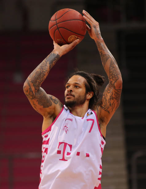 哈登通过手 哈登通过手